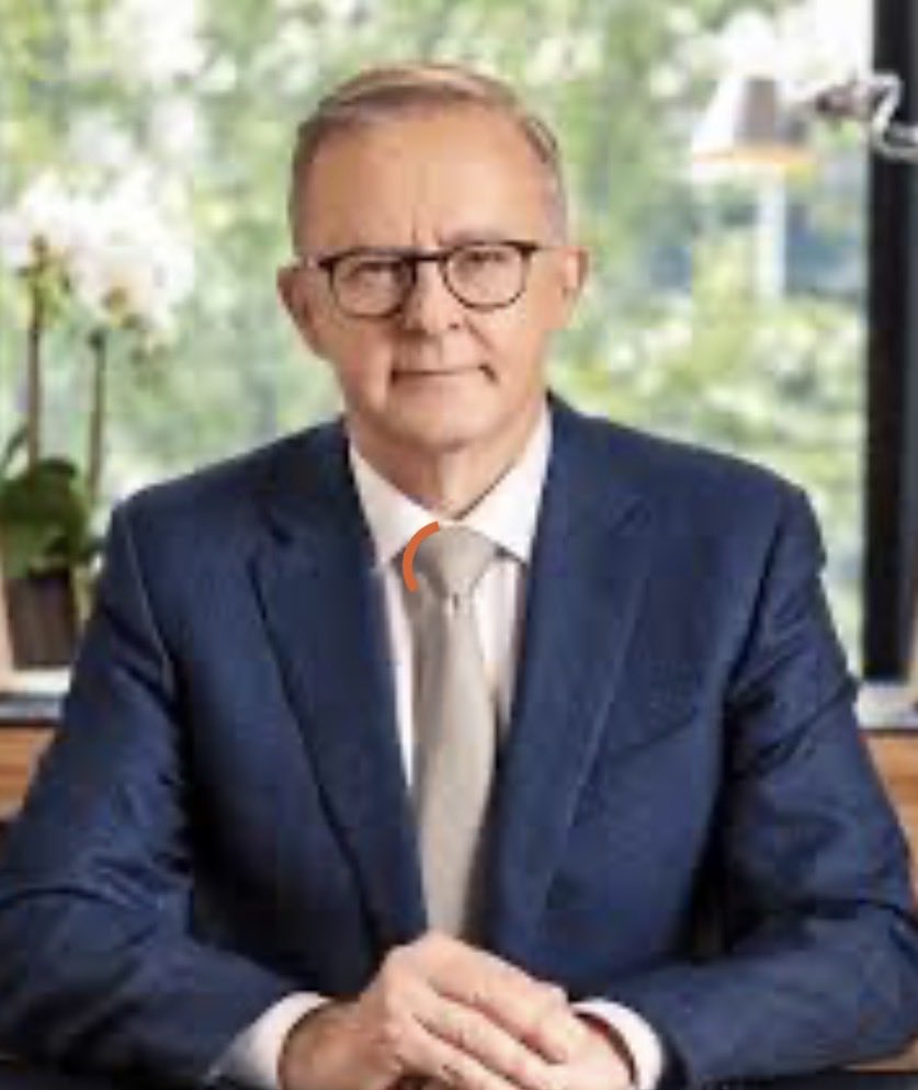 CraigScarl61001's tweet photo. @shouq_al90149 Yes Anthony Albanese should do what his twin brother did Keir Starmer he resigned!
One dumb ass down !
one dumb arse to go! https://t.co/SIXc98H2h5