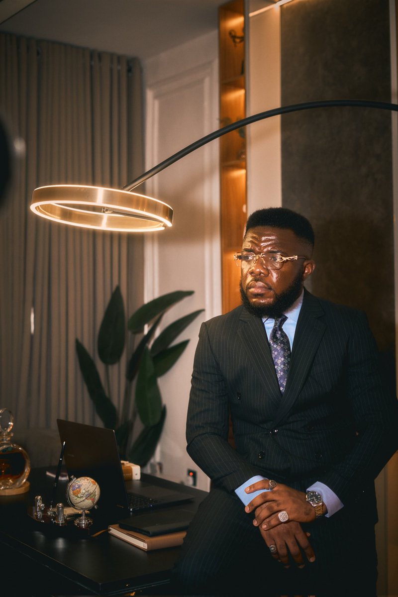 Wizarab10's tweet photo. I've kinda missed wearing suit. https://t.co/lzFZdPLWdu