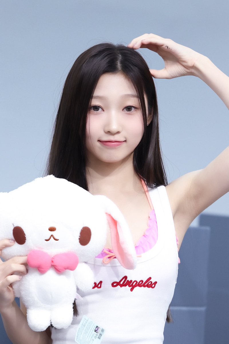 roguri09's tweet photo. 260619 위드뮤 대면

#USPEER #유스피어 #ROA https://t.co/cS0KnezsKz