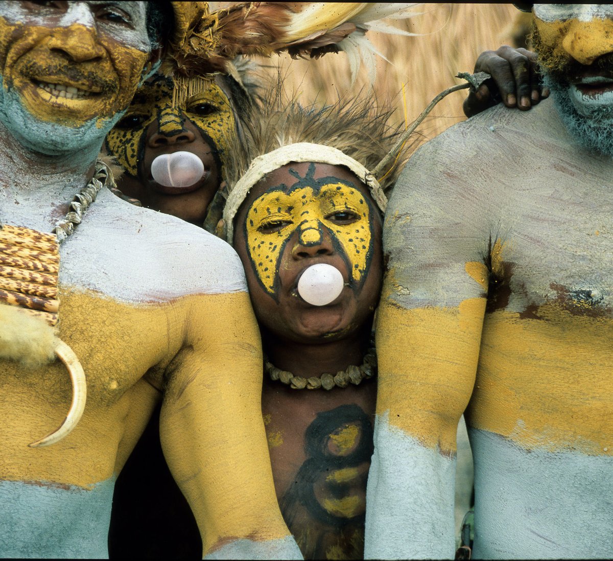 jechoppin's tweet photo. Bubblegum, Western Highlands Province, Papua New Guinea, 2006. 
📷 Cristina Mittermeier #CristinaMittermeier https://t.co/jzmdaYsvCC