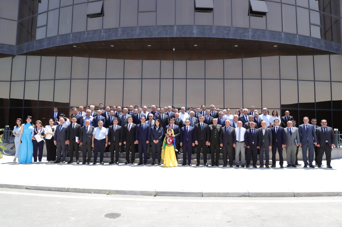 NeftcalaRayonIH's tweet photo. Neftçalada Dövlət Qulluqçularının Peşə Bayramı qeyd olunub.

Ətraflı: https://t.co/ms7EeusFyn https://t.co/wsIMdURt6H
