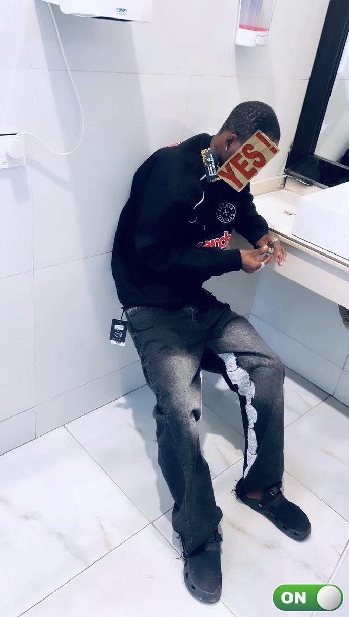 Lahtiph's tweet photo. Me I no Dey fight for number one, pay me my money one by one $$$ 🥀🎙️🍷

#viral #fypppppppppppppppppppppppppppppppppppppppppppppppppppppppppppppppppppppp #fyp #lahtiph https://t.co/GJDgcXPuBh