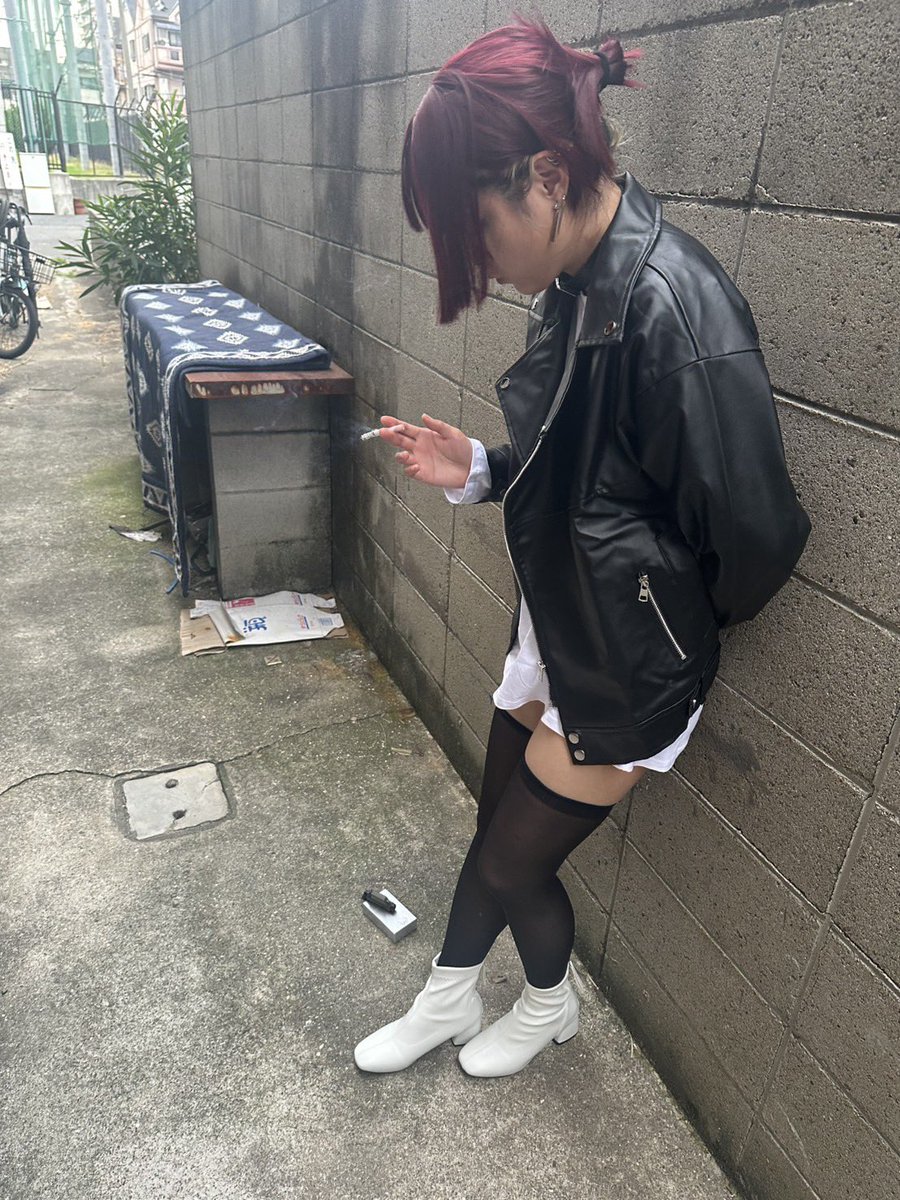 kaguyasento's tweet photo. 佐々木さんまだかな。。
#スーパーの裏でヤニ吸うふたり 
#ヤニ吸う
#田山
 #コスプレ https://t.co/2cBJdb0a7t