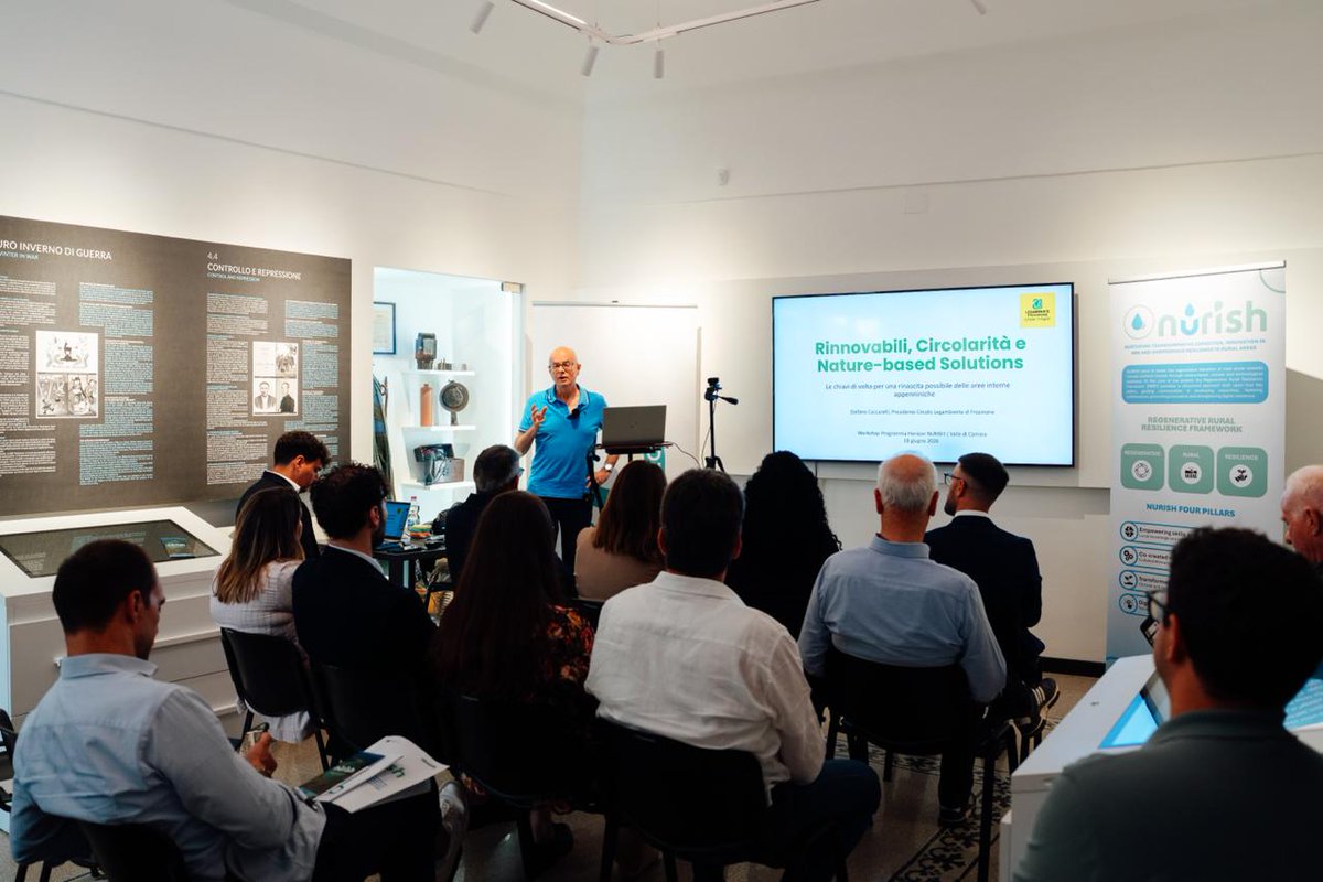 AceaGruppo's tweet photo. La gestione sostenibile della risorsa idrica e l’adattamento ai cambiamenti climatici richiedono soluzioni innovative, capaci di valorizzare il territorio e le risorse naturali.

Con questo obiettivo, Acea Ato 5 ha presentato a San Donato Val di Comino il progetto europeo NURISH, finanziato dal programma Horizon Europe e dedicato allo sviluppo di soluzioni basate sulla natura per rafforzare la resilienza climatica e promuovere una gestione sempre più efficiente delle risorse idriche.

La Valle di Comino è stata individuata come area pilota del progetto, dove saranno sperimentati interventi innovativi legati alla fitodepurazione e al riuso delle risorse idriche, con l’obiettivo di sviluppare modelli sostenibili e replicabili anche in altri contesti.

Il workshop ha coinvolto amministratori locali, rappresentanti del mondo tecnico, associativo e imprenditoriale, confermando l’importanza della collaborazione tra istituzioni, territori e comunità per affrontare le sfide ambientali dei prossimi anni.

Un progetto che mette al centro innovazione, partecipazione e valorizzazione delle risorse naturali per costruire sistemi idrici sempre più resilienti.

#Acea