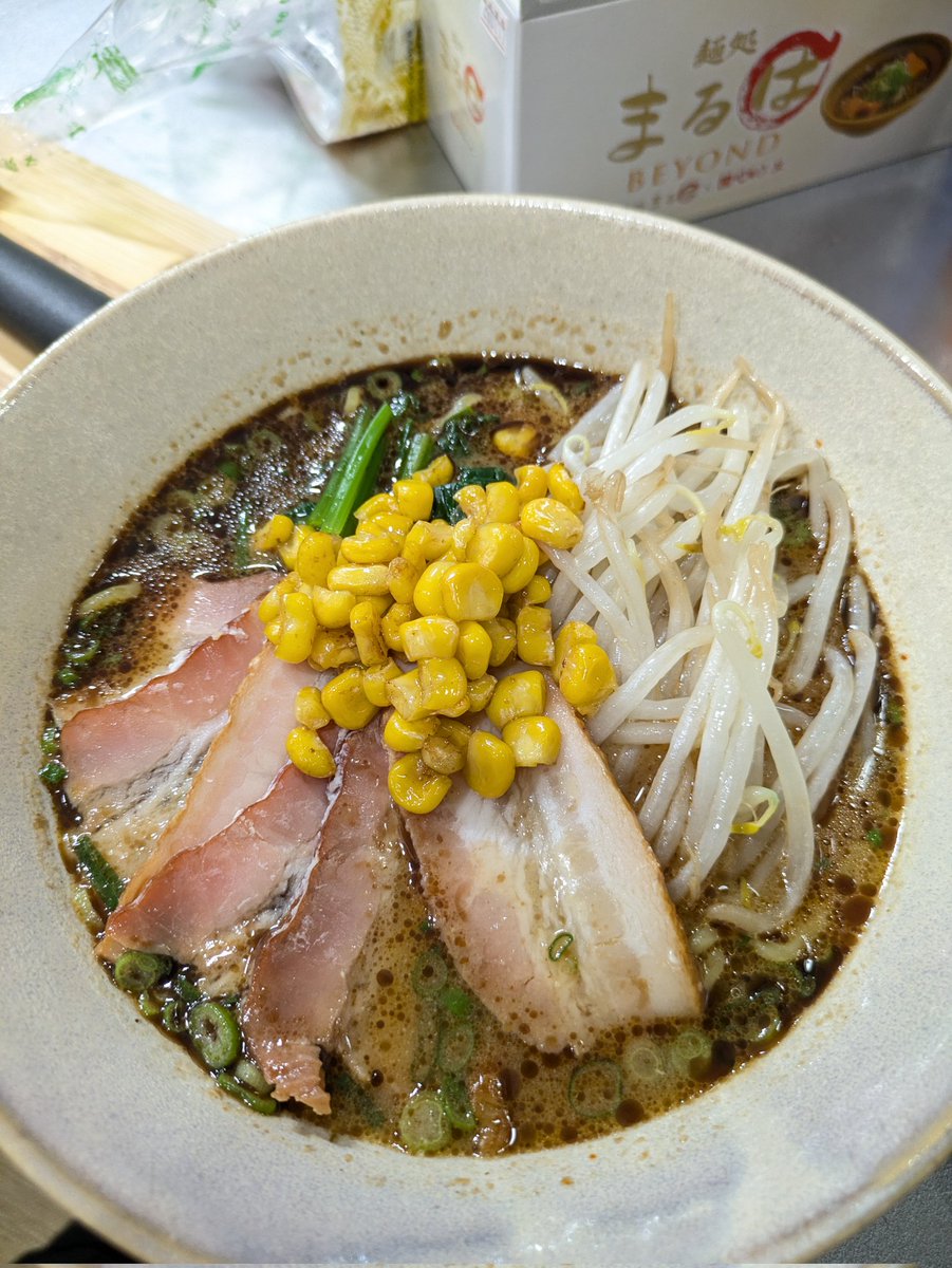 parashoooot's tweet photo. 何か良さそうな味噌ラーメンを頂いたので、ちゃんと味噌ラーメンみたいにしてみたぞ
#本日のご隠居食堂 https://t.co/b7bJ7yRLA5