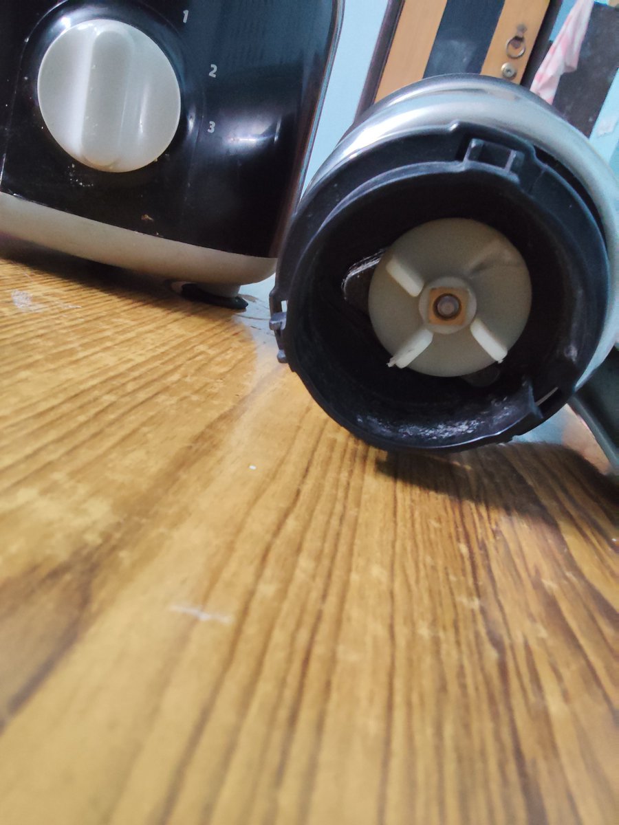 aj_khatik's tweet photo. @Philips 😡🤬This fiting is unfit and grinding sum garam masala and suddenly fiting open botam and leakage and broke thith fiting 9521639036 call me and solve my problem otherwise you dm me watsapp,and x🤬😡🤬 https://t.co/NoL9Mb6Tii