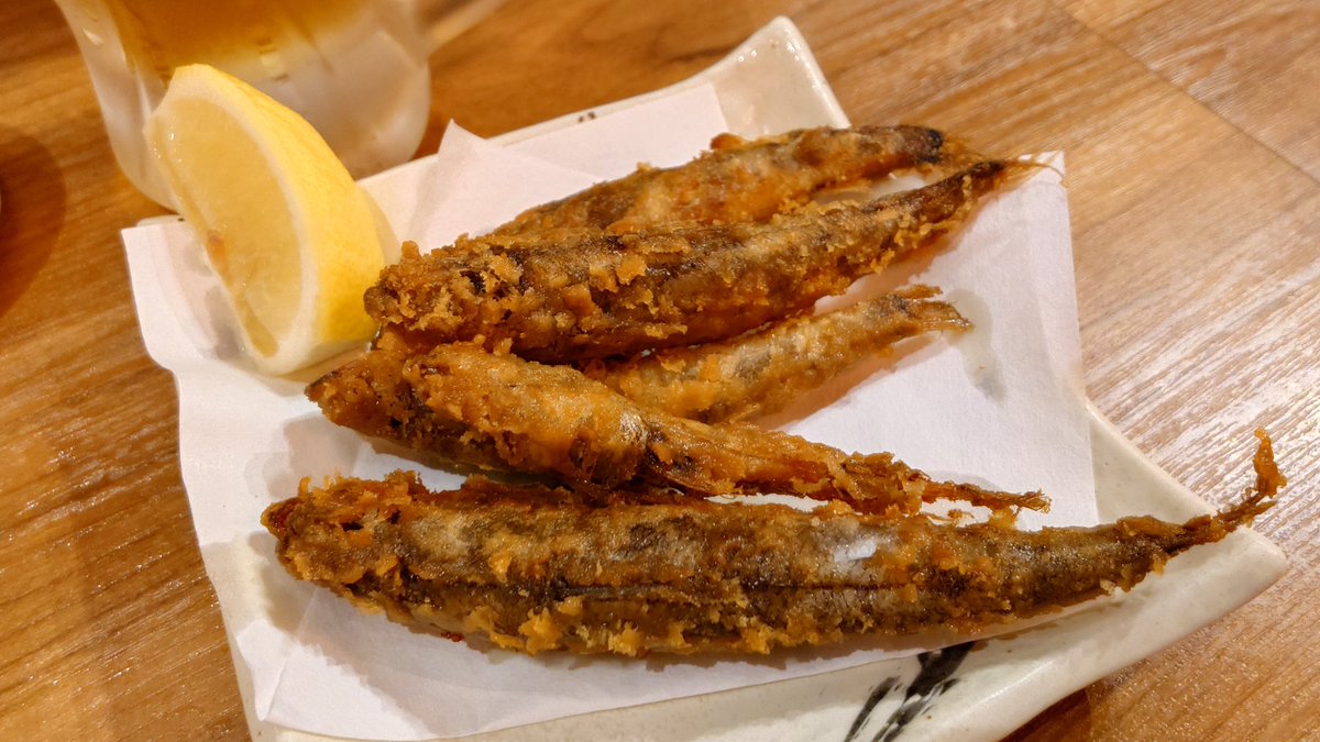 _mochamacha_'s tweet photo. 地元帰ってきて反芻しながら軽く一杯
めひかり唐揚げ旨い https://t.co/tcYlShKCgL