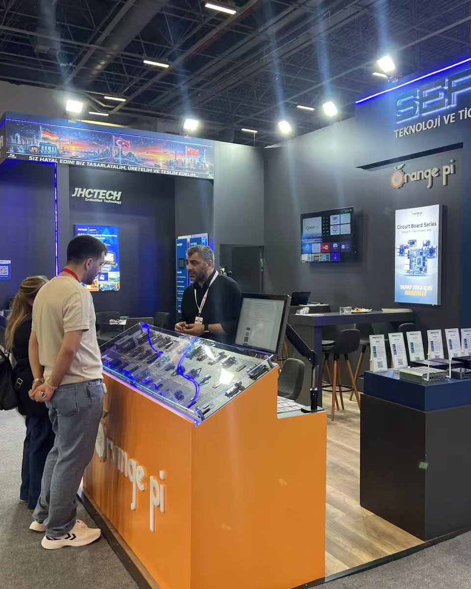 orangepixunlong's tweet photo. 📸#OrangePi at #WINEURASIA2026 has successfully wrapped up!
🫡A big thank you to our Turkish partner SERSA for their support and dedication.
🤘🤘🤘See you at the next stop!
#OrangePi #WINEURASIA2026 #AI #EdgeAI #Turkey https://t.co/aeJl2LKTp6