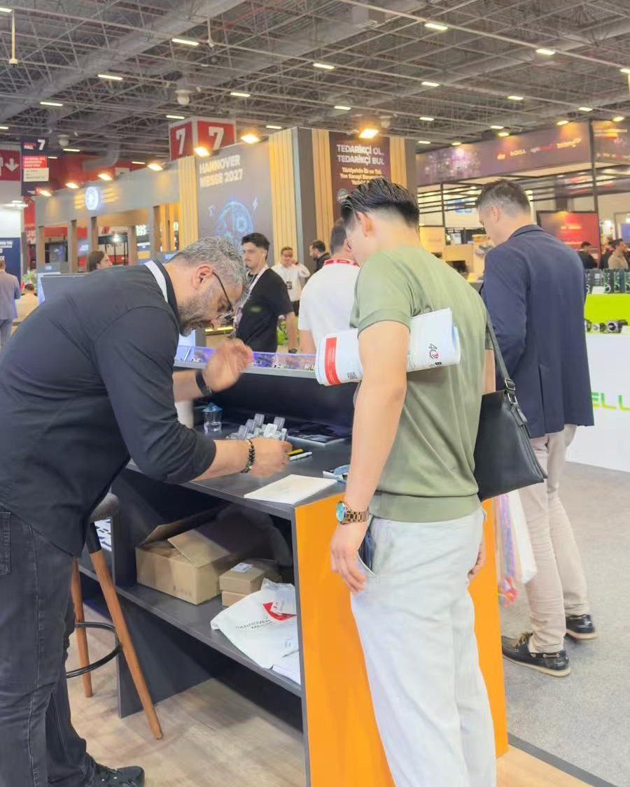orangepixunlong's tweet photo. 📸#OrangePi at #WINEURASIA2026 has successfully wrapped up!
🫡A big thank you to our Turkish partner SERSA for their support and dedication.
🤘🤘🤘See you at the next stop!
#OrangePi #WINEURASIA2026 #AI #EdgeAI #Turkey https://t.co/aeJl2LKTp6