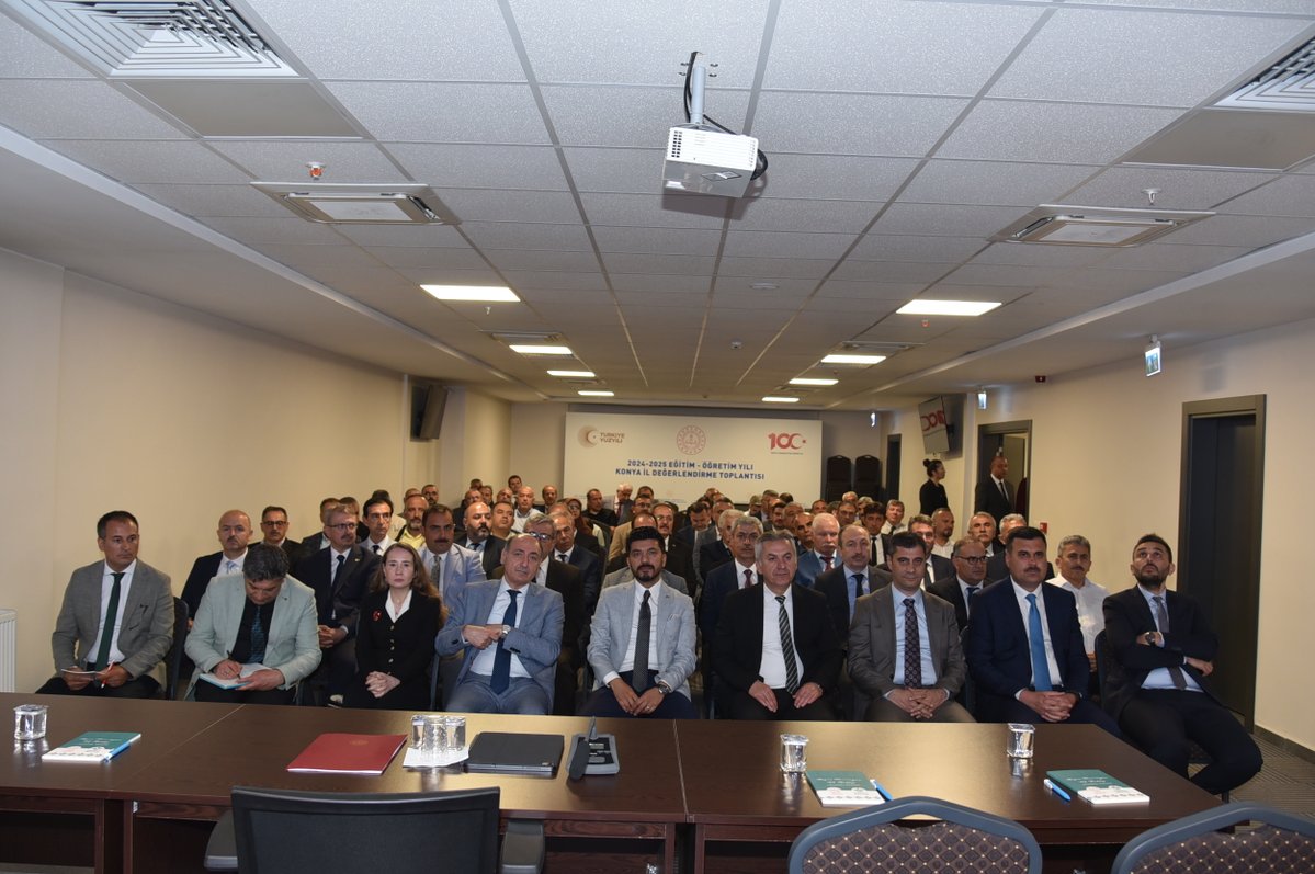 konyamem's tweet photo. Hayat Boyu Öğrenme Genel Müdürümüz Dr. Emre Topoğlu Başkanlığında, Müdürlüğümüz Konferans Salonu’nda; “Hayat Boyu Öğrenme İl Değerlendirme Toplantısı” gerçekleştirildi

İlimizdeki hayat boyu öğrenme faaliyetlerinin değerlendirildiği toplantıya; İl Milli Eğitim Müdürümüz Murat Yiğit, Genel Müdür Yardımcısı Mahmut Kurtaran, Daire Başkanları Nazan Suna Alpural ve Cihan Kıvanç, İl Milli Eğitim Müdür Yardımcımız Abdullah Yılmaz, ilçe milli eğitim müdürleri, ilimizdeki halk eğitimi merkezi müdürleri ve Olgunlaşma Enstitüsü Müdürü katılım sağladı.

@tcmeb @Yusuf__Tekin 
@TCKonyaValiligi @Vali_Akin @CelileErenOKTEN
@mebhbogm @topogluemre @Konyabuyuksehir 
@u_ibrahim_altay @gokhanmurat1 
 #BizimOkulumuz #BaşarmayaHazırım #Konyamem