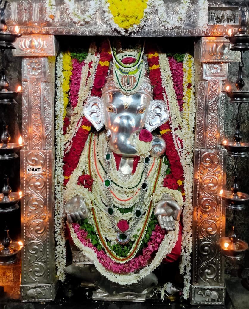 DpHegde's tweet photo. Anegudde Shri Vinayaka Kumbashi #Kundapura

Today's Alankara 🙏

ಇಂದಿನ ಅಲಂಕಾರದಲ್ಲಿ ಆನೆಗುಡ್ಡೆ ಶ್ರೀ ವಿನಾಯಕ ದೇವರು https://t.co/DpWK3TNhsB