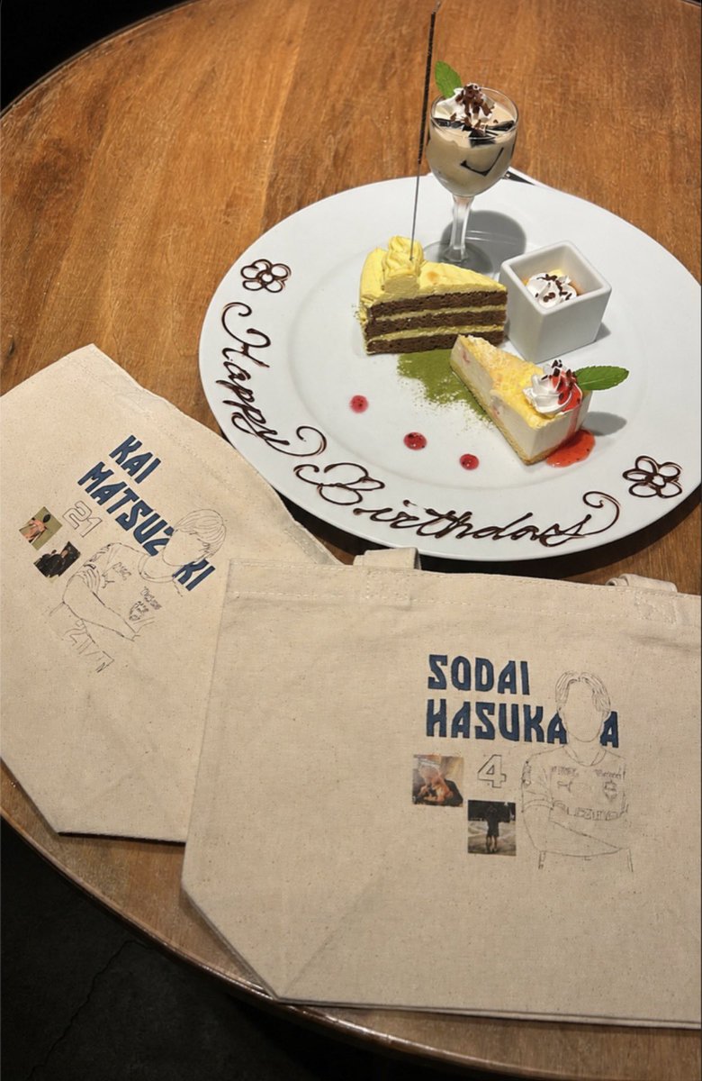 hasn_627's tweet photo. 2026.6.23 🧁 

仕事終わりに @mtzk_1921 とご飯にて 🍽
お揃いのバッグにプレートにいっぱいアリガトウ～🫣💞

今日は沢山祝って貰えて幸な誕生日でした🌟⋆꙳

今年もた～くさん応援行くよ～ 🍊
早くシーズン始まれ～～✊🏻❕ https://t.co/EDz5CHAhGH