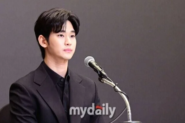 pannchoa's tweet photo. Breaking: Garosero officially indicted with imprisonment and Kim Soohyun found 'unrelated' to Kim Saeron's death
https://t.co/DjcimYy54H https://t.co/7lHIPBQfhr