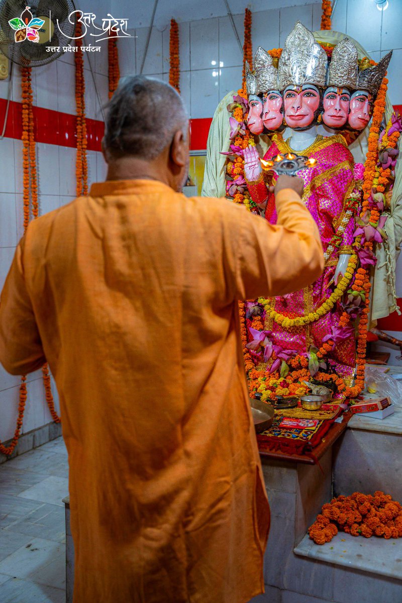 uptourismgov's tweet photo. आस्था, सेवा और समर्पण का महापर्व — बड़ा मंगल

ज्येष्ठ मास के आठवें बड़े मंगल पर लखनऊ भक्तिरस में सराबोर रहा। शहरभर में आयोजित भंडारों, पूजन-अर्चन एवं धार्मिक आयोजनों में श्रद्धालुओं ने उत्साहपूर्वक सहभागिता की। “जय बजरंगबली” के जयघोष से वातावरण भक्तिमय हो उठा।

बड़ा मंगल केवल श्रद्धा का पर्व नहीं, बल्कि सेवा, परोपकार और लोकमंगल की भावना का उत्सव है। संकटमोचन श्री हनुमान जी की कृपा से सभी के जीवन में सुख, शांति, शक्ति और समृद्धि का संचार हो।

जय बजरंगबली!

#BadaMangal2026 #JaiBajrangbali #Lucknow #UttarPradeshTourism

@narendramodi @myogiadityanath @gssjodhpur @jaiveersingh099 @ASIGoI @amritabhijatias @UPGovt @MinOfCultureGoI @tourismgoi @incredibleindia @CMOfficeUP @MEAIndia