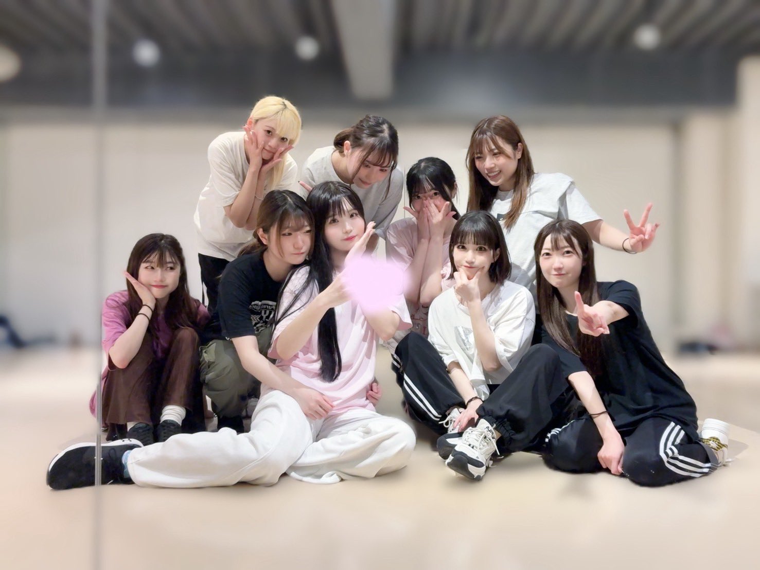今日は #ネクストリコ レッスン日などでした〜！ 9日間連続リリイベのこともがっつりやって、あの衣装を着る日にはあの特別な曲も…なんてあったりします！ お楽しみにだよ〜σ(･ω･｡) https://t.co/kL1SwhjtM6
