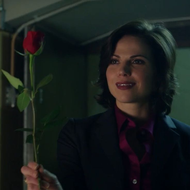 ouatminds's tweet photo. once upon a time is better than any Disney live-action film because it truly knows how to develop its villains and loving them in the process https://t.co/X2AoWqKN5G