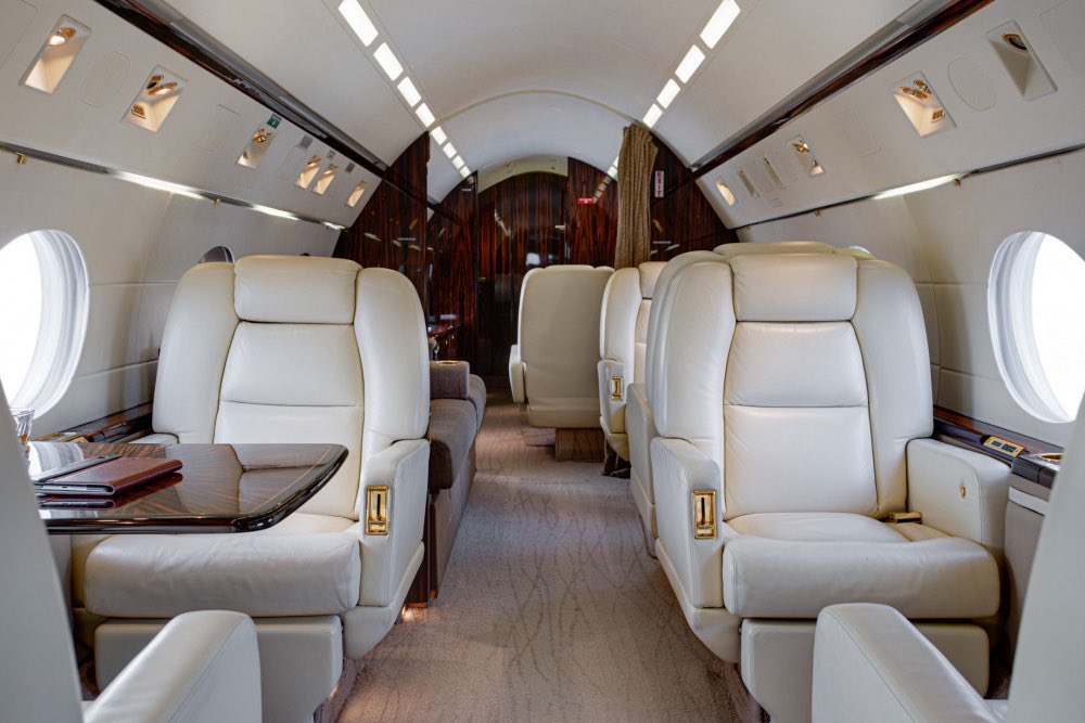 erfriese's tweet photo. 🛩️Gulfstream GIV / Miami - LA🛩️

6/24 afternoon / $32K / 12 Pax 

That’s under $2,700/ person to fly East to West on a Heavy Jet 

Almost cheaper than commercial, this one won’t last long, DM me! 📩 https://t.co/9DpOONz1Sy