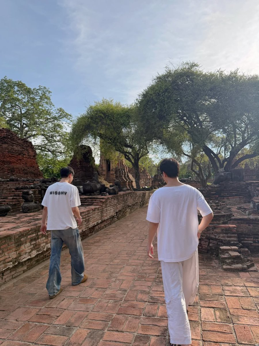 scarskieee's tweet photo. The boyfriends and their matching white strings 🥺🤍

#เฟิร์สข้าวตัง #FirstKhaotung https://t.co/lVInYtpDpm