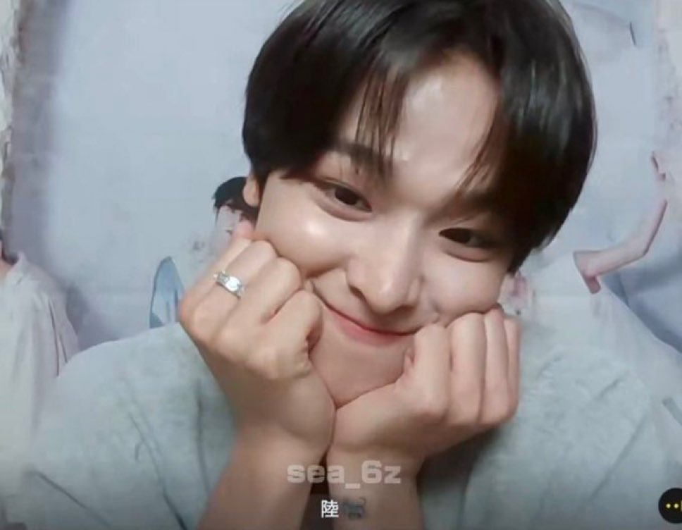 onriforyou's tweet photo. couple ring 💍🤭 https://t.co/gOjNsUOAWf