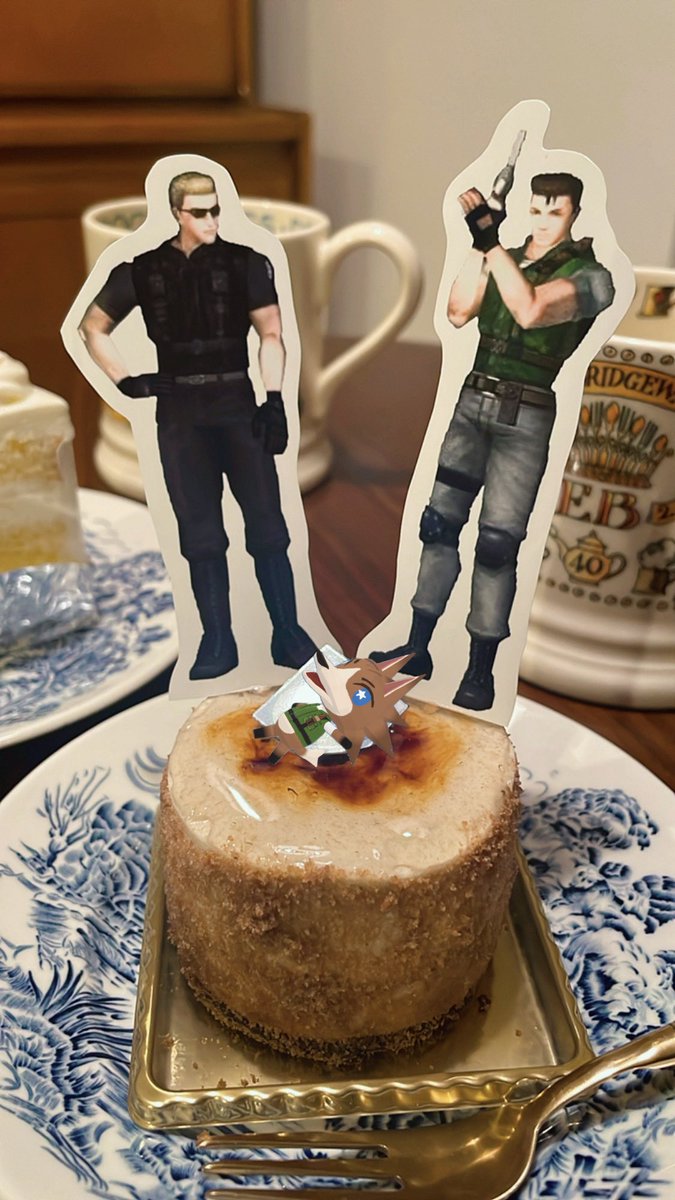 welldonechriiis's tweet photo. 落ち込んでたらあり得ないケーキ出てきて元気出た❗️ https://t.co/griEuykv9e