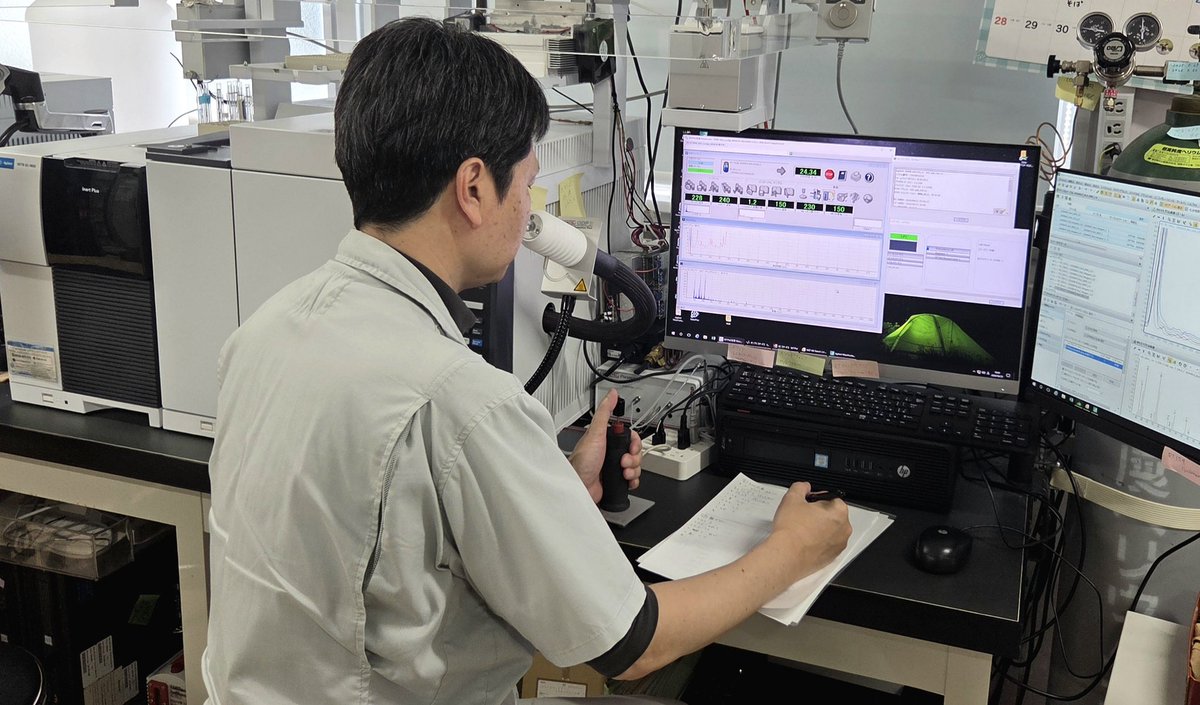 S9yUEbth022KsLw's tweet photo. 【そばの香りの研究】
本日は山形大学農学部にて、品種別の香りの測定を行いました。
朝イチから始めて、8種類。。
疲れました💦 https://t.co/ZYIUsPCuhx