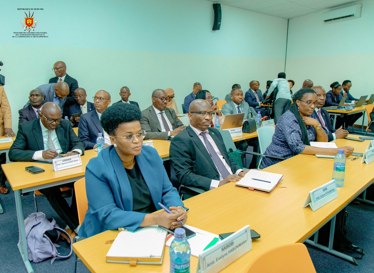 MAEBurundi's tweet photo. Le Ministre a insisté sur la nécessité pour la diplomatie burundaise de dépasser ses fonctions traditionnelles de représentation afin de devenir proactive, innovante, agile et résolument orientée vers la défense des intérêts nationaux.
Face aux défis multidimensionnels, le Burundi entend bâtir une diplomatie capable de :
Anticiper les changements     et s’adapter aux évolutions rapides du système international.
Saisir les opportunités     offertes par la mondialisation pour renforcer sa position.
Défendre les intérêts     du pays avec efficacité sur la scène régionale et internationale.
Promouvoir l’innovation diplomatique     en intégrant les enjeux numériques et sécuritaires dans ses stratégies.
@Edbiziman

@Sonitu6

@MBARUBUKEYESeve

@bukadolphe

@NtareHouse

@KwaNtare

@nshingamateka

@Burundi_senat

@RTNBurundi