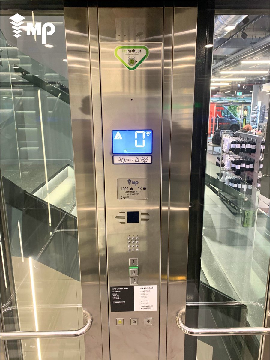 mpascensores's tweet photo. 🔄 Sustitución completa en una tienda deportiva de Rotterdam.
El antiguo #ascensor ya no respondía a las necesidades del espacio, así que fue sustituido por un MP GO panorámico: más eficiente, accesible y cómodo.
En #retail, la movilidad forma parte de la experiencia de marca. https://t.co/06vvntuikJ