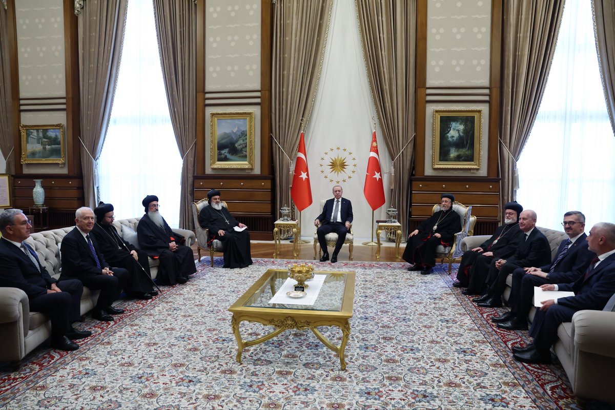 RTEdijital's tweet photo. Cumhurbaşkanımız @RTErdogan, Süryani Ortodoks Kilisesi Patriği Mor İğnatius II. Efrem Kerim ve beraberindekileri kabul etti. https://t.co/3mjxbDfQEs