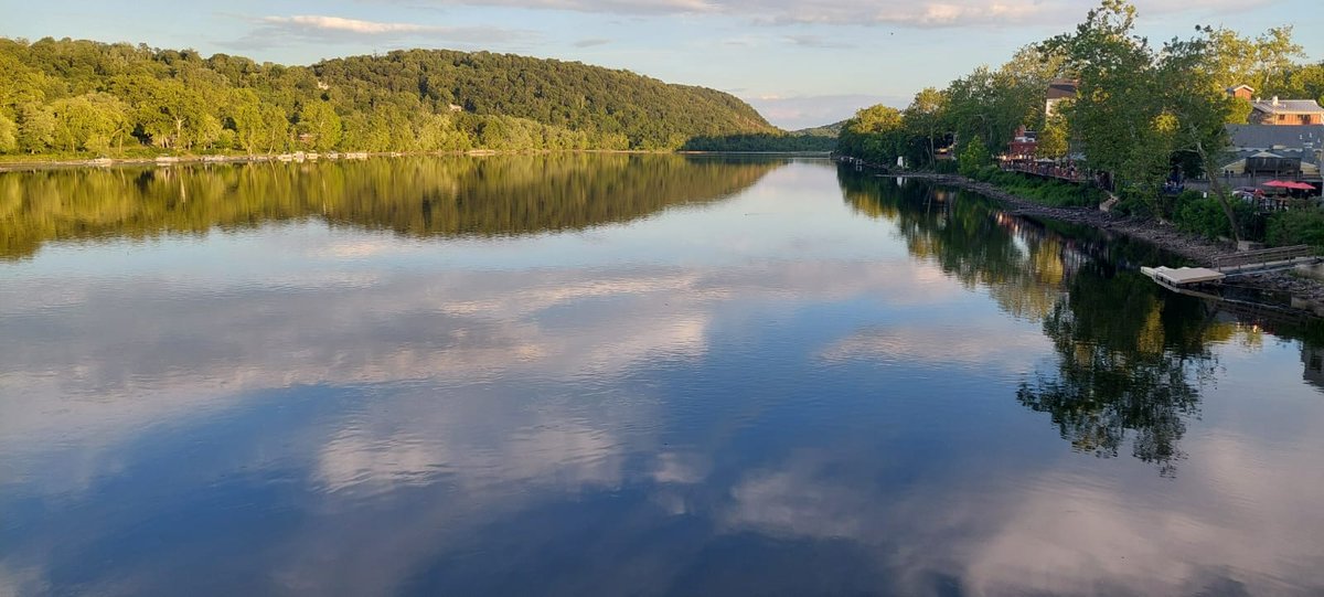 MeraKamal15's tweet photo. على نهر Delaware الحد الفاصل بين
New Hope, Pennsylvania و Lambertville, New Jersey
فى مكان هربان من Fairy-tale مياه ساكنة تخطف العين، وأجواء تخليك تنسى انت سنه كام
ومع الآيس كريم فى OwowCow Creamery 🍦انت مسافر عبر الزمن وطعم بطعم الذكريات 😍
#fairy_tale https://t.co/1FOiZruD6T
