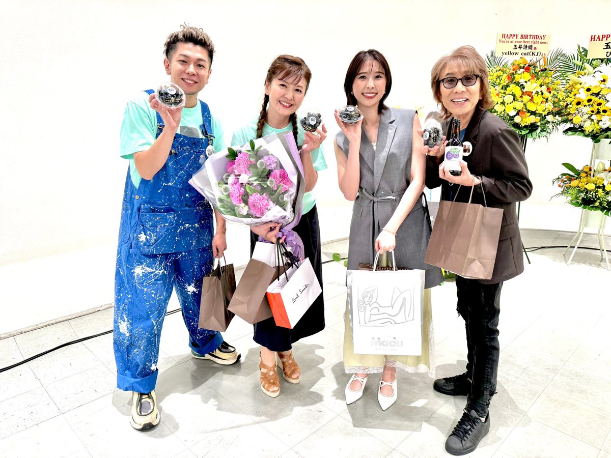Kouhei_m's tweet photo. フォーク村でした！！
そして、舞鶴市のブルーベリーバレーまいづるさんから、田植えチームにブルーベリーいただきました！ありがとうございます！ https://t.co/UAYJKUpuqa
