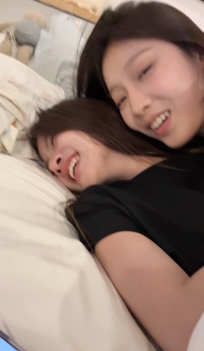 fordb415's tweet photo. We need to rescue her ㅋㅋㅋㅋㅋ

#puyfaiploy #puyy_faii #jhutaa https://t.co/dGzW0sP0hL