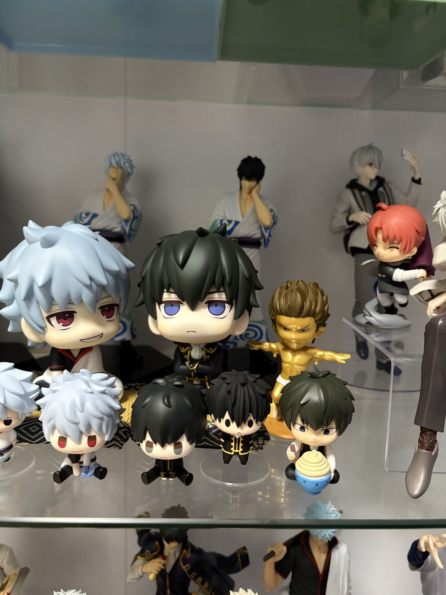 itae33's tweet photo. ポップマートの子達至る所に忍ばせてみた
スペースなさ過ぎてゴチャついてる🥹 https://t.co/uAKMYb36aM