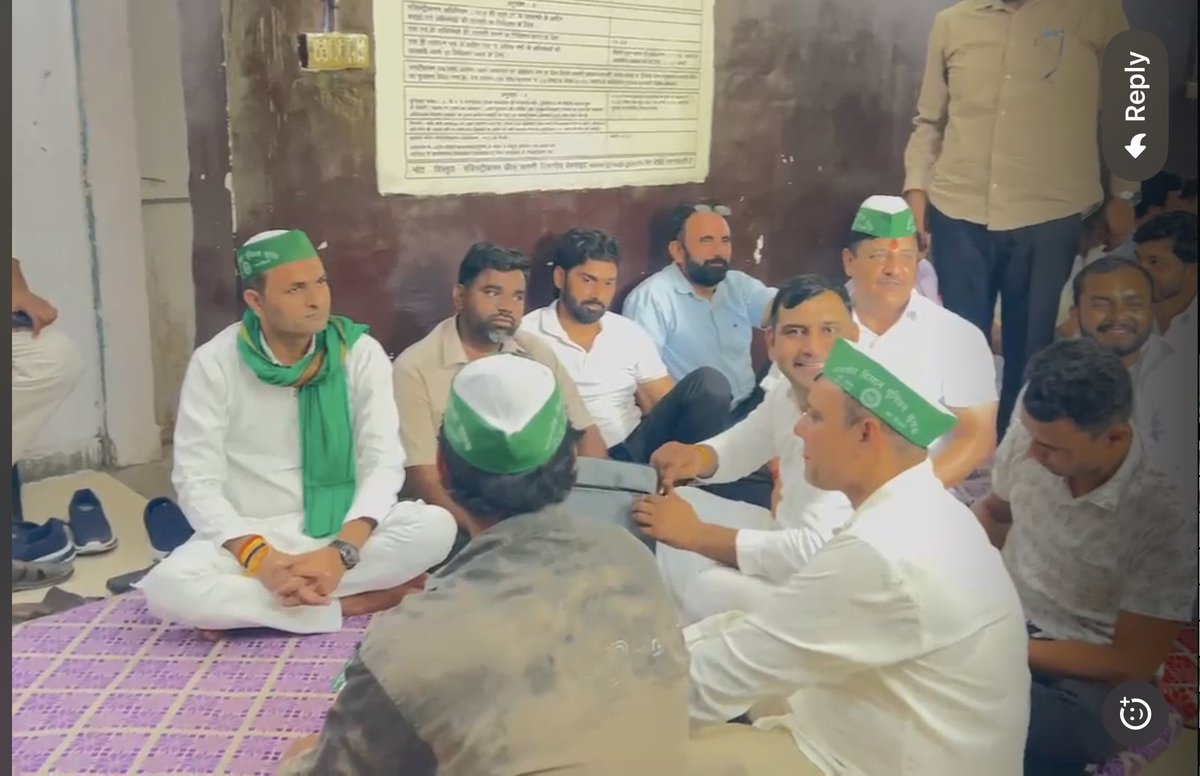 KrishanNagar007's tweet photo. आज ग्रेटर नोएडा मे ऑनलाइन रजिस्ट्री के विरोध में रजिस्ट्री कार्यालय पर अधिवक्ता आंदोलन को समर्थन दिया !

ऑनलाइन व्यवस्था को तुरंत वापस ले उत्तर प्रदेश सरकार लाखो अधिवक्ताओं को रोजी रोटी का संकट !

समस्या के समाधान तक भारतीय किसान यूनियन (कृषक) अधिवक्ता समाज के साथ है ! https://t.co/dmtm1x45Kv