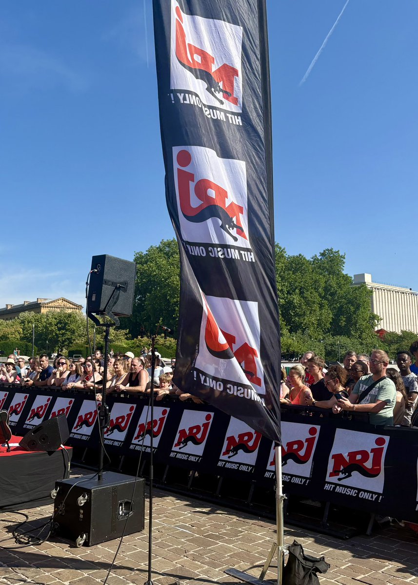 GrosdidierMetz's tweet photo. ‼️🚌 Le bus @NRJhitmusiconly de Manu fait étape à #Metz ce mardi matin !
👏🏻💯 Ravi d’accueillir l’équipe de Manu dans notre @VilledeMetz : l’une des 5 villes retenues par NRJ pour son Bus Tour.
➡️ De la musique, de la bonne humeur… et de nombreux Messins.
#metz #nrj #direct https://t.co/SJu2N4eCxy
