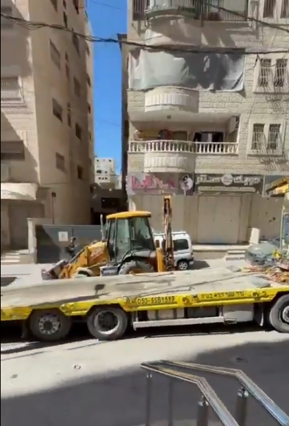 heavy_occ's tweet photo. 🚜Raid on Shuafat refugee camp and al-Salam neighborhood accompanied by a JCB loader and Hyundai excavator, East Jerusalem, June 23 2026
#Shuafat #AlSalam #EastJerusalem #JCB #Hyundai #June2026 #heavy_destruction
📸@QudsNen https://t.co/XMFZlugmRi