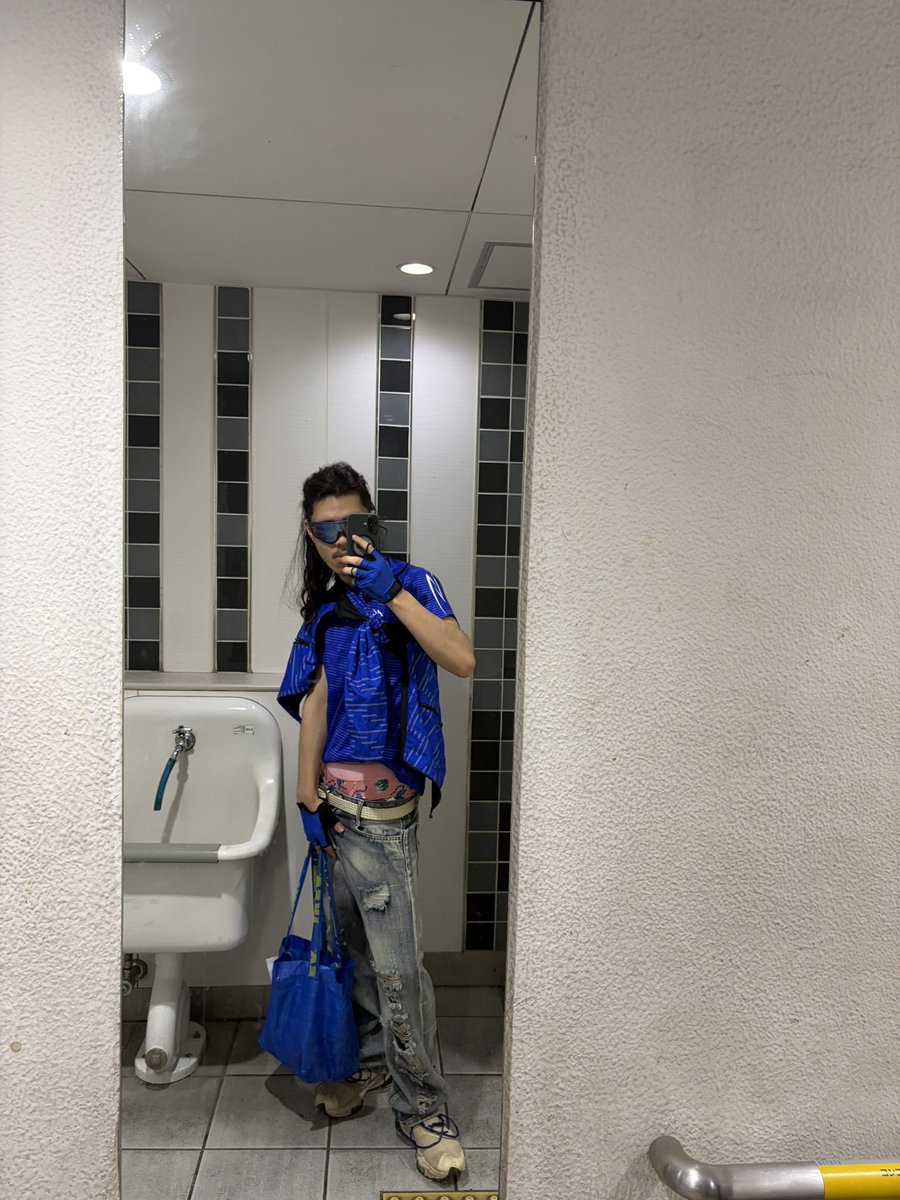 nkn_tj's tweet photo. つながってる？
 Tohji  Zepp羽田上がっていこ🙂‍↕️ https://t.co/Lux9ZF82Ga
