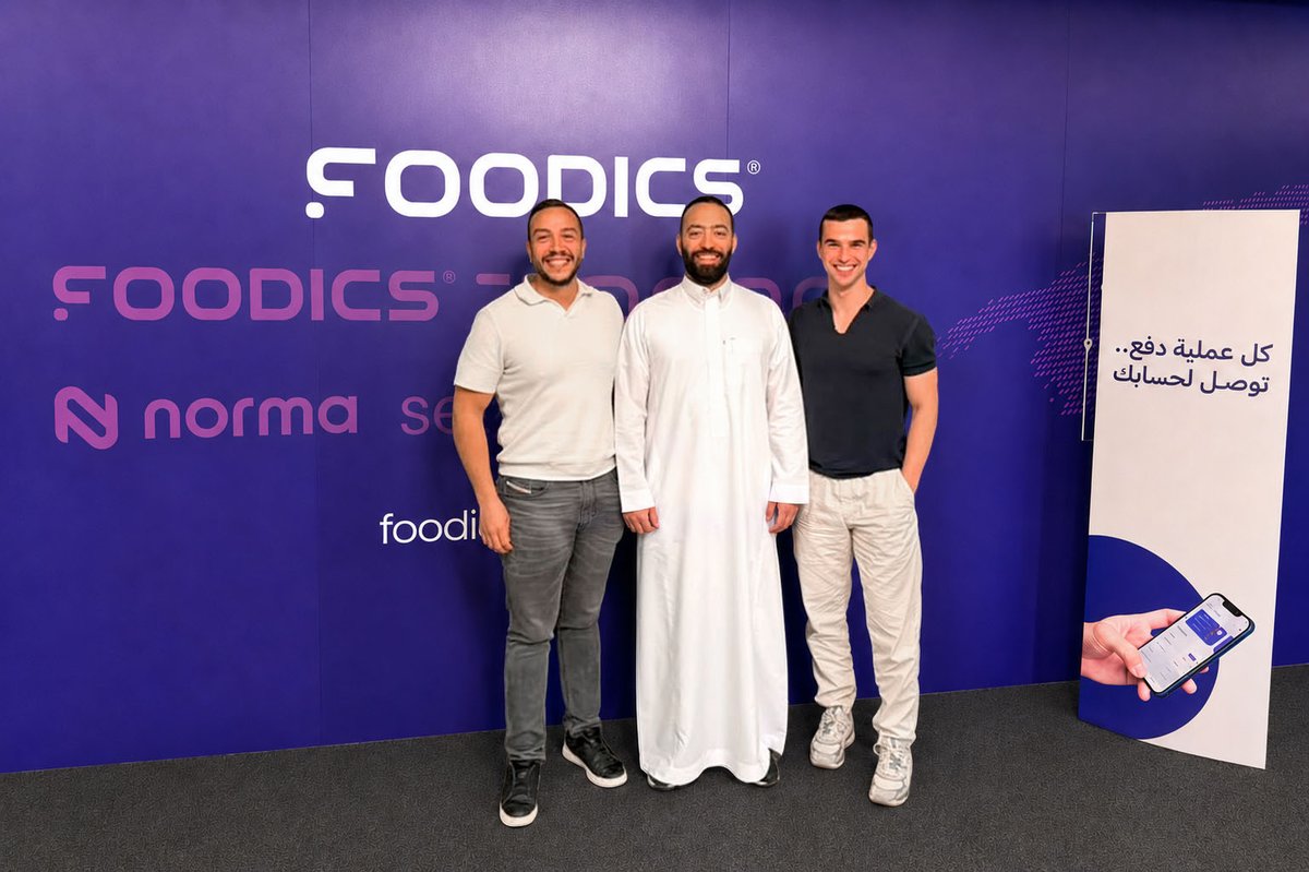 SaudiFoodTech's tweet photo. أكملت @foodics  الاستحواذ الكامل على شركة Norma AI ا��يونانية، في خطوة تعزز توجهها نحو بناء منصة تشغيل مطاعم مدعومة بالذكاء الاصطناعي.

تقنيات Norma تُستخدم بالفعل في أكثر من 10,000 فرع، وتساعد المشغلين على تحويل البيانات التشغيلية إلى قرارات فورية وأكثر دقة.

مع نمو حجم البيانات في قطاع المطاعم، لم يعد التحدي جمع البيانات، بل الاستفادة منها.
 وهنا يأتي دور الذكاء الاصطناعي..
• استحواذ 100% على Norma AI
• 40,000+ فرع على منصة Foodics
• 13 مليار دولار GMV خلال 2025

الذكاء الاصطناعي يتحول بسرعة إلى البنية الأساسية الجديدة لقطاع المطاعم.