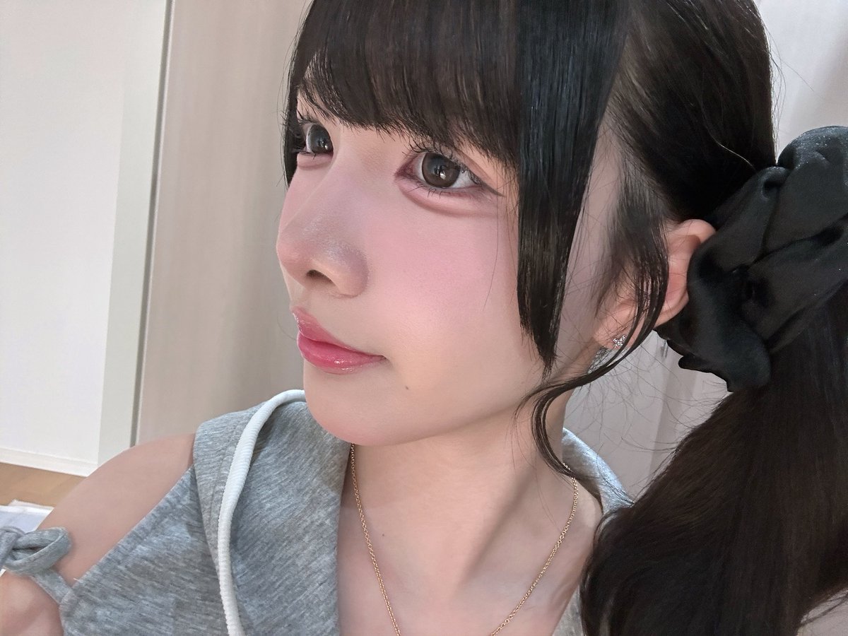 fvrynq's tweet photo. メイク変えた https://t.co/KeKaNG5KLp