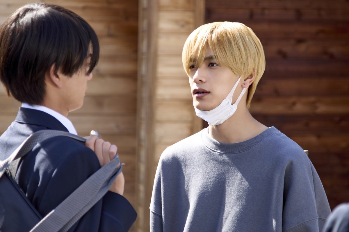 yamaguchikun_mv's tweet photo. ⋰
#映画山口くん 
山口くんのお部屋訪問🏠
本編映像公開中💖
⋱

石崎(#岩瀬洋志)の皐(#髙橋ひかる)への
ドヤ顔マウントはもう観ましたか？👀

山口くん(#高橋恭平)の
“名前呼び”ミッションとやきもちも
照れキュン不可避です💘

視聴は☟´-
https://t.co/7bO36qwNUV https://t.co/xkAEKxSty7