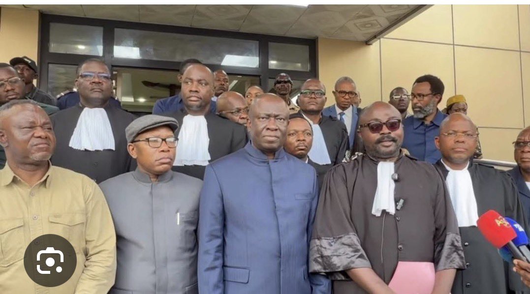 baelenge_irenge's tweet photo. #RDC : Sur demande des autorités de l’UDPS, la Force du Progrès s’attaque à l’Archevêché de #Kinshasa, à l’Évêché de #Kananga et menace l’Évêque de #Luiza pour avoir signé la déclaration de la #CENCO contre le changement de la Constitution et un troisième mandat de #Tshisekedi. Aujourd’hui, la même #UDPS dépose plainte contre la Force du Progrès en affirmant qu’elle agit au nom du parti sans mandat. Vous nous prenez pour des cons ?