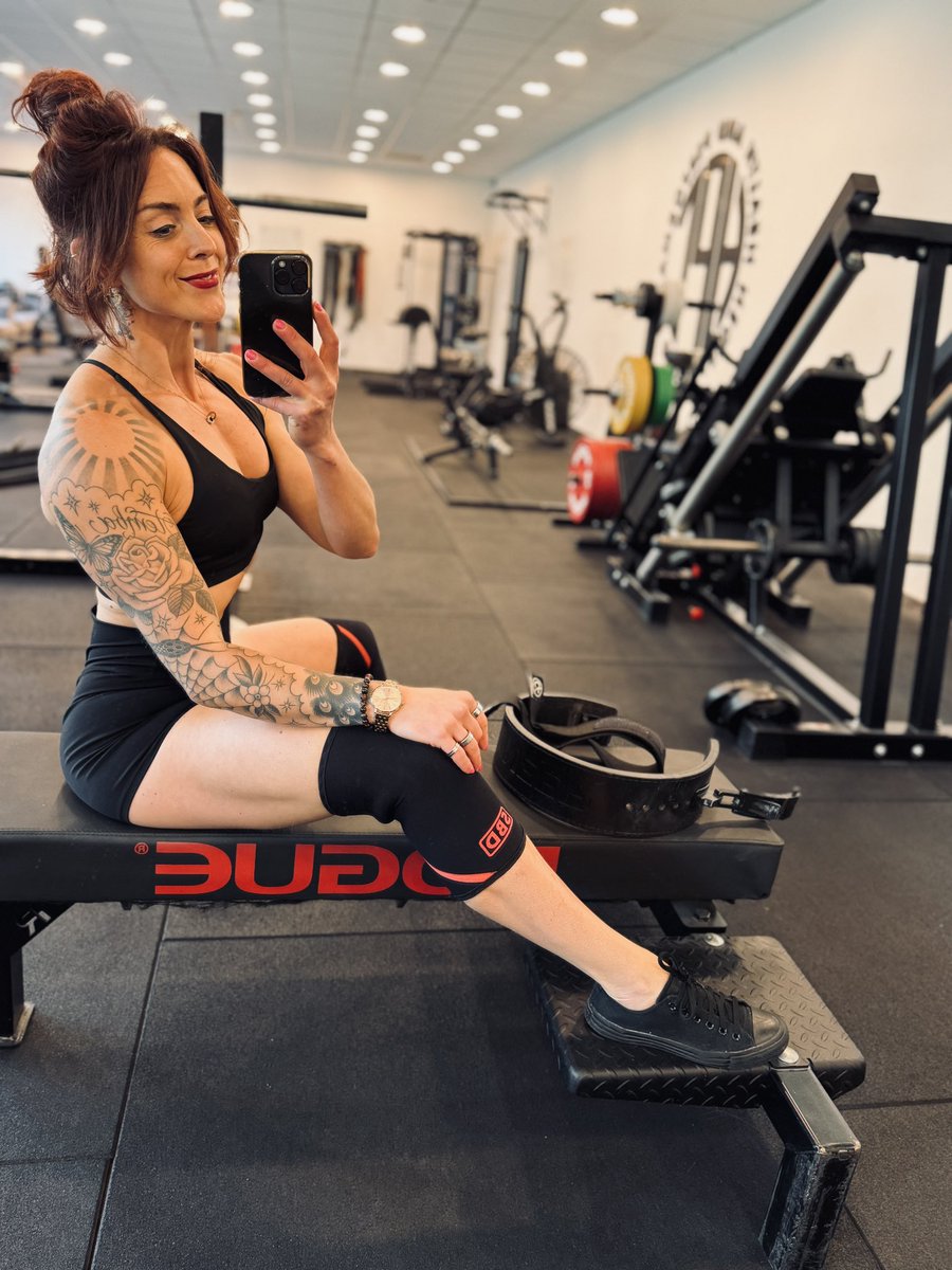 MandyRagetlie's tweet photo. 4 hrs of sleep
Morning clients done
Real estate appointment done #gymthings
Next up:
Squat DAY ๐ค๐ป https://t.co/YGWqyi2VDg