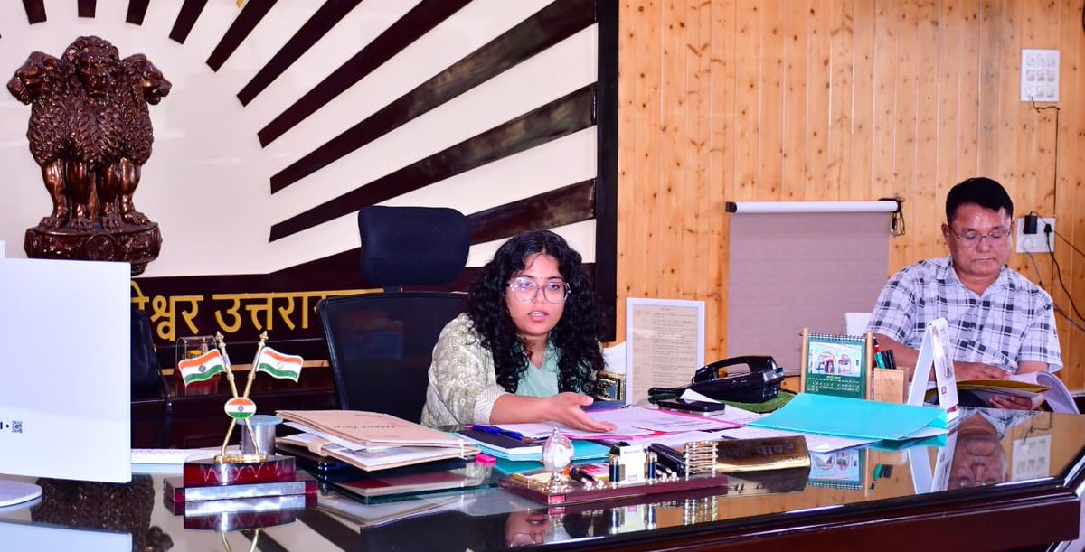 DMBageshwarUK's tweet photo. जिलाधिकारी एवं जिला निर्वाचन अधिकारी महोदया की अध्यक्षता में सोमवार को जिला सभागार में मतदाता सूची के विशेष गहन पुनरीक्षण कार्यक्रम (Special Intensive Revision-SIR) के सफल संचालन के संबंध में मान्यता प्राप्त राजनीतिक दलों के प्रतिनिधियों के साथ बैठक आयोजित की गई। https://t.co/A8pJGOFHRg