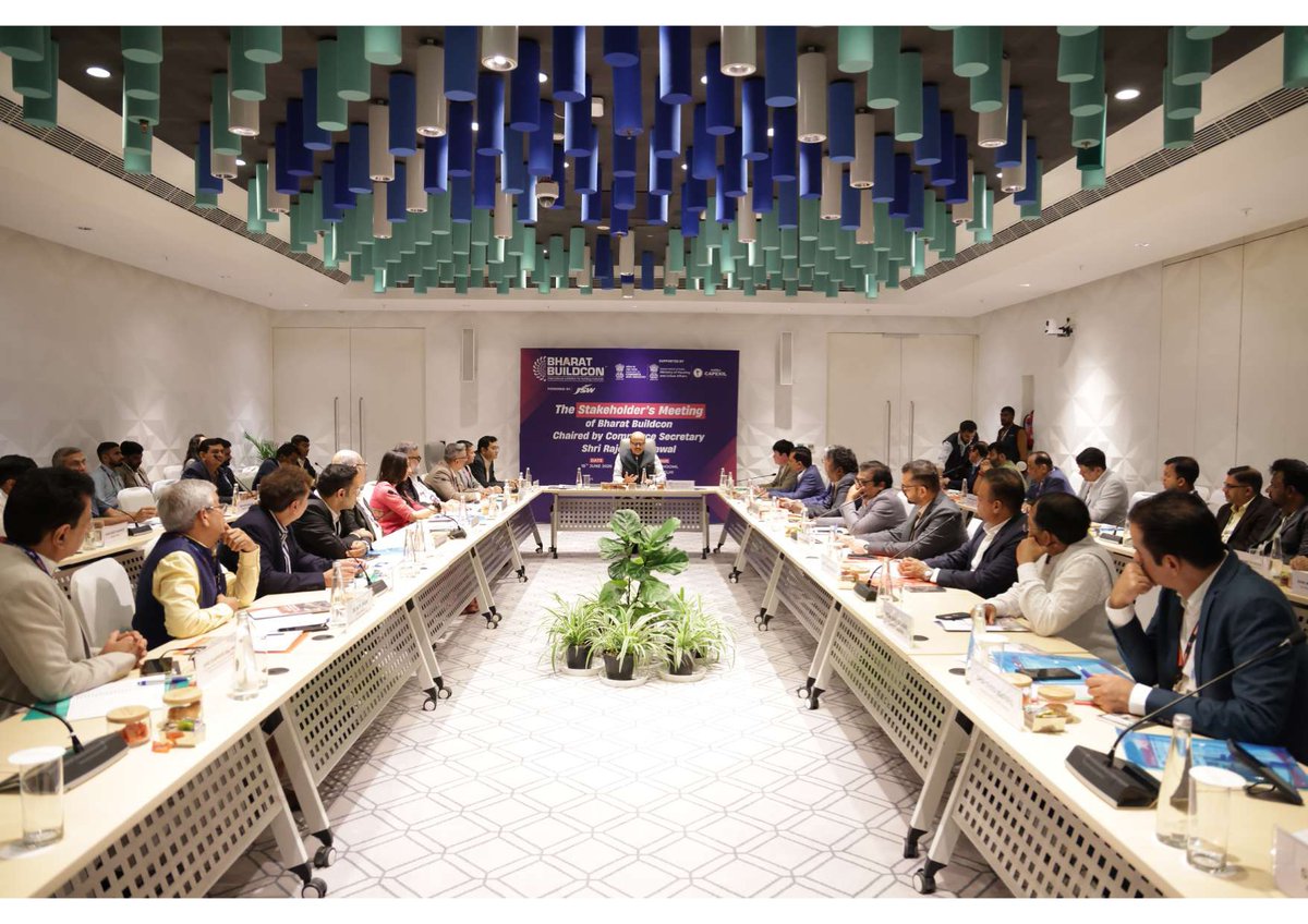 federationfippi's tweet photo. Insightful engagement at #BharatBuildcon2026 🇮🇳

FIPPI &amp; ILMA met Commerce Secretary Sh. Rajesh Agrawal to discuss boosting manufacturing, exports &amp; global competitiveness in building materials.

Strong industry–govt collaboration is key to India’s growth.
#AtmanirbharBharat https://t.co/uTCJDpOcZe