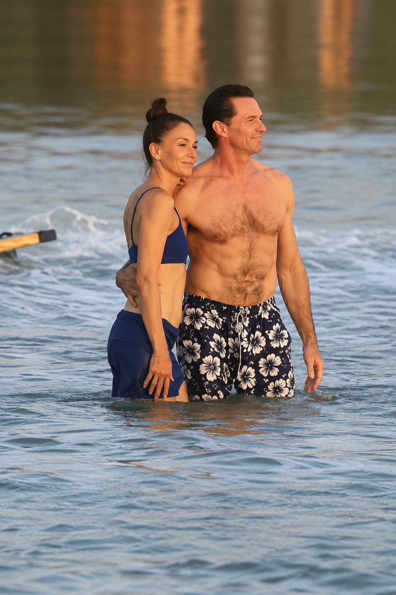 XxX_King_x's tweet photo. Hugh Jackman &amp; Sutton Foster proving that the best moments are the simplest ones. https://t.co/q9faXUVvqV