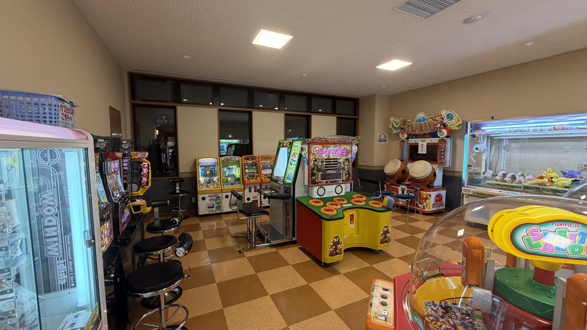 teslaandro's tweet photo. 北海道の銭湯ゲーセンに感動した https://t.co/Kn8xlI4DGy