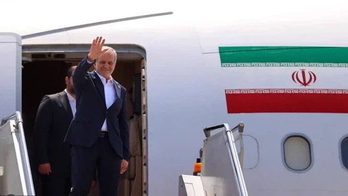 رئیس جمهور ایران برای گفتگو با مقام های پاکستانی به اسلام آباد رفت.