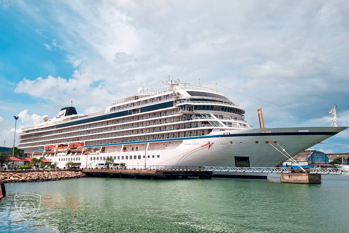 ImmigrationMV's tweet photo. Seaport officers facilitated immigration en-route clearance for 732 passengers and 486 crew members aboard the MS Viking Yi Dun, which arrived in Malé today from Colombo, Sri Lanka. https://t.co/Bd3YC7wb00