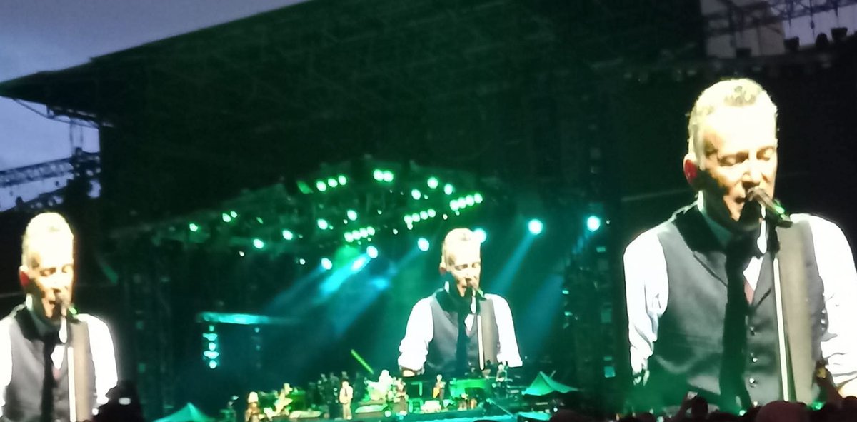 VLafora's tweet photo. @ABessai @springsteen @Mosqueter4 @PaulApp0505 @BDoltri @ToonTravels @tommymcc321 @Paulhaider74 @NJMusicFun2 @jkd1969 @BrinkkBaby @mkc0rleone @Emma48998116 @StanislasPetit @CarmenglsMate @AJDMaru @resident219 @werthro @GracianaXXI @AidaBSanchez @Saramarfer Yeah Abder. Bruce nuit fantastique.
Happy #SpringsteenTuesday.
Come on ππβ! https://t.co/TlUj91RLOS