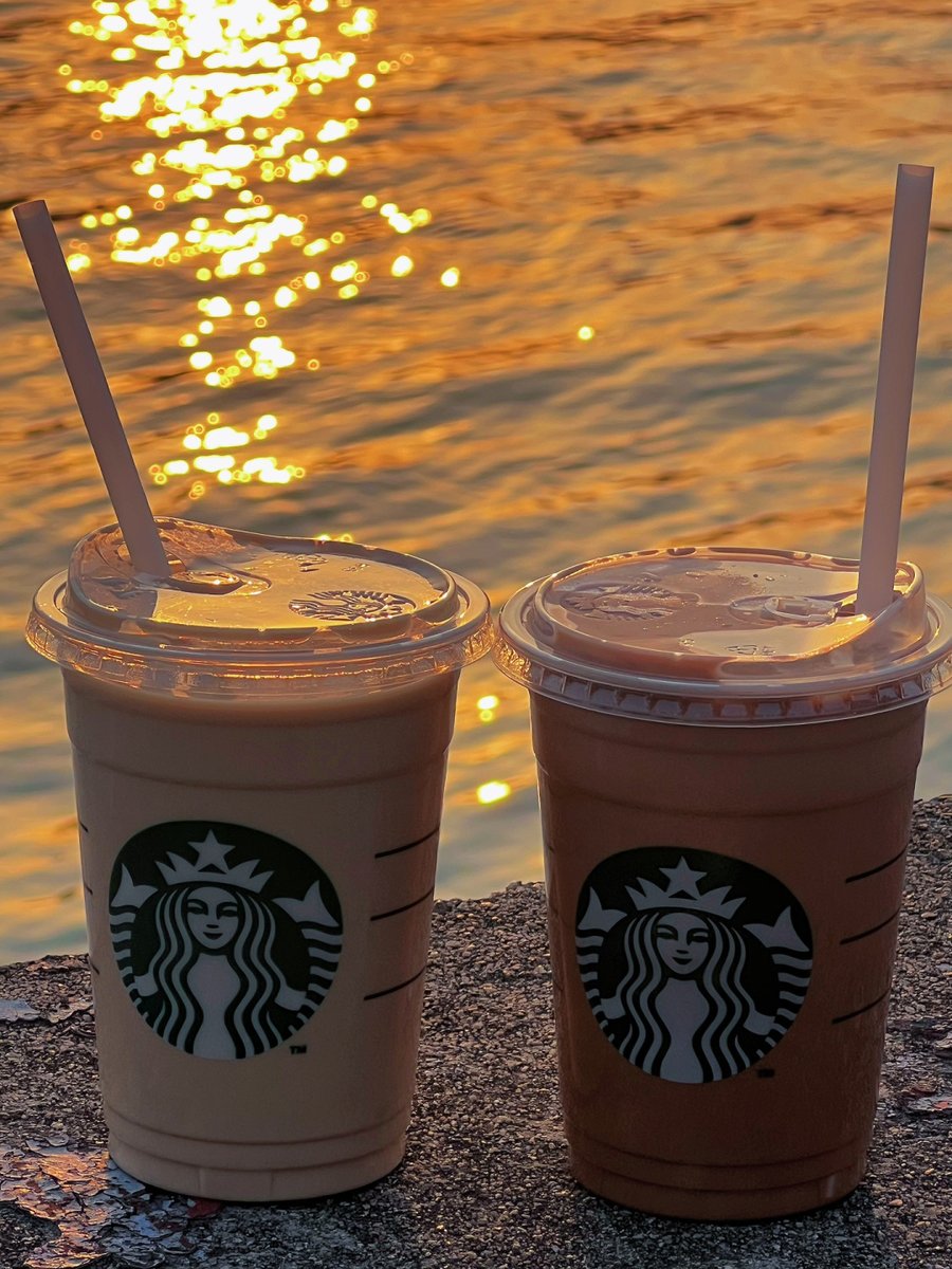 4TLR3WZbdM0dnlJ's tweet photo. Had such a busy, messy day, but grabbing my favorite iced coffee on the way home just turned that heavy sigh into a small smile ， https://t.co/EjVqzgryUK