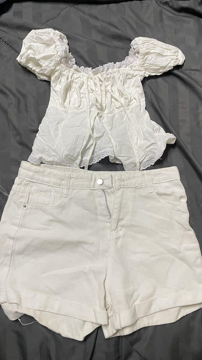 jamillies18's tweet photo. เสื้อตัวละ 40
กระโปรง 60
กางเกงไซส์ L 40 https://t.co/wWzlNDJ2Gu
